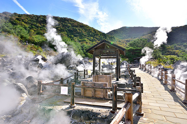 湯けむりが立ち上がる「雲仙地獄」