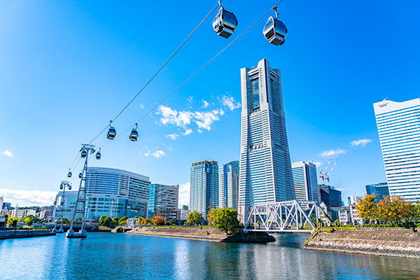 YOKOHAMA AIR CABINと横浜ランドマークタワー