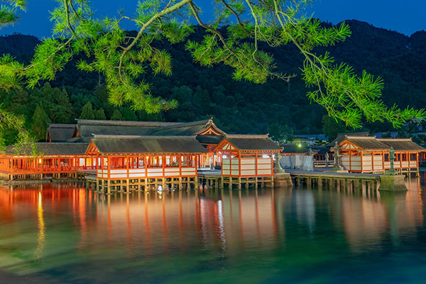 平清盛も崇敬した厳島神社